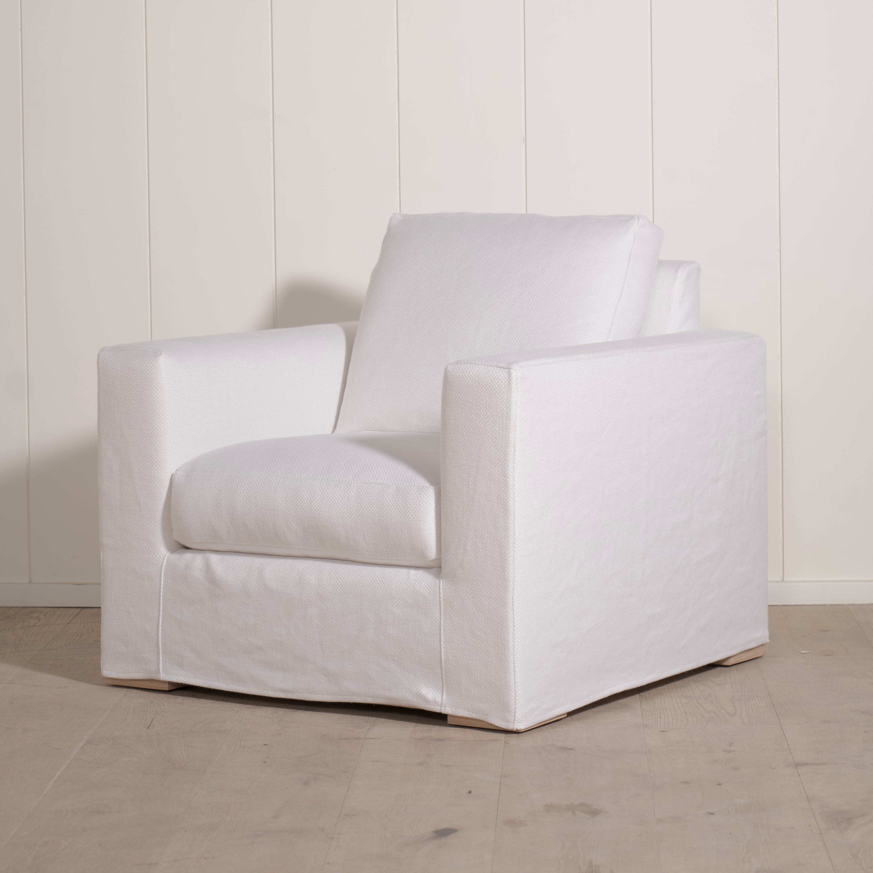 As Shown: in slicovered COM Monte White.*Fully Customizable