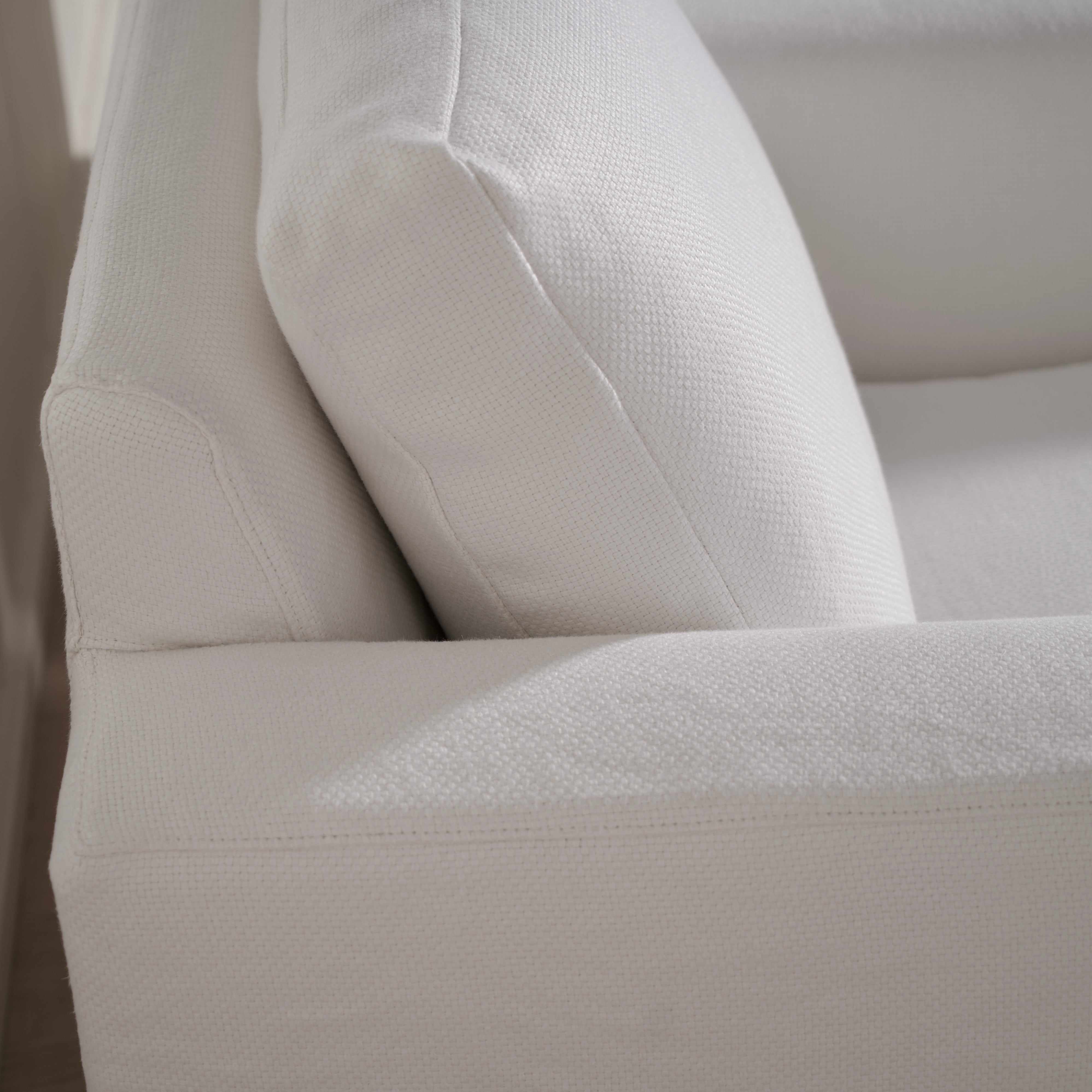 As Shown: in slicovered COM Monte White.*Fully Customizable