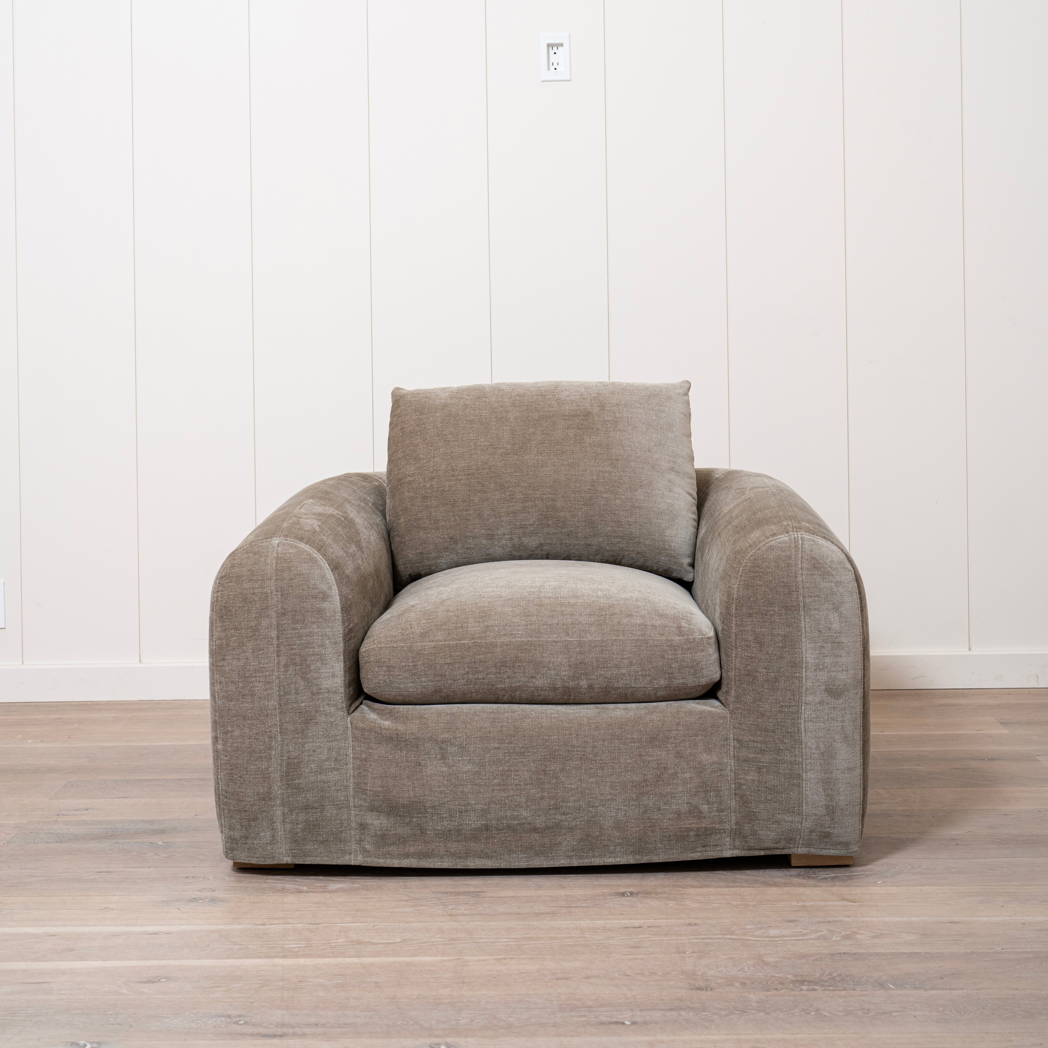 As Shown in Slipcovered Canyon Chestnut