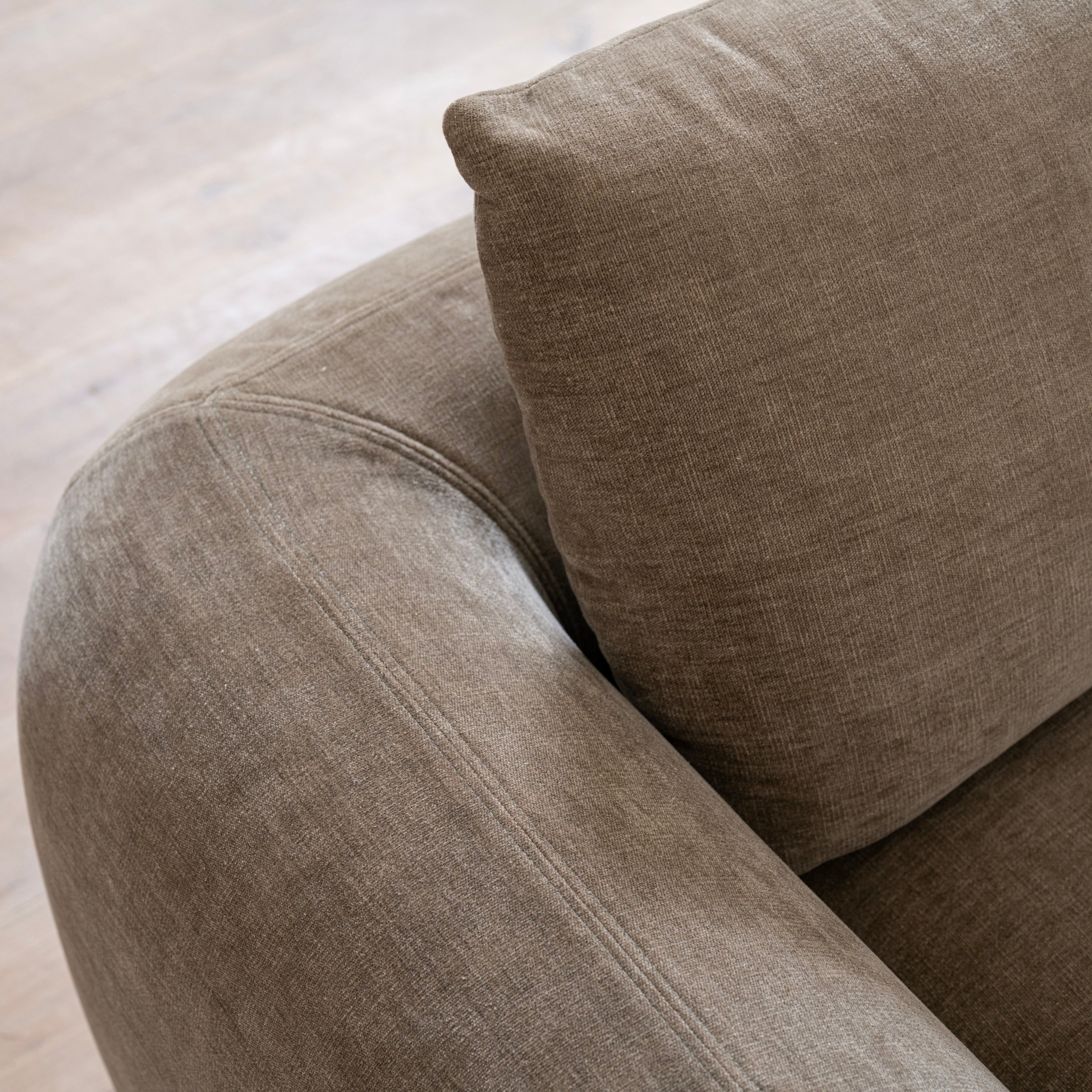 As Shown in Slipcovered Canyon Chestnut