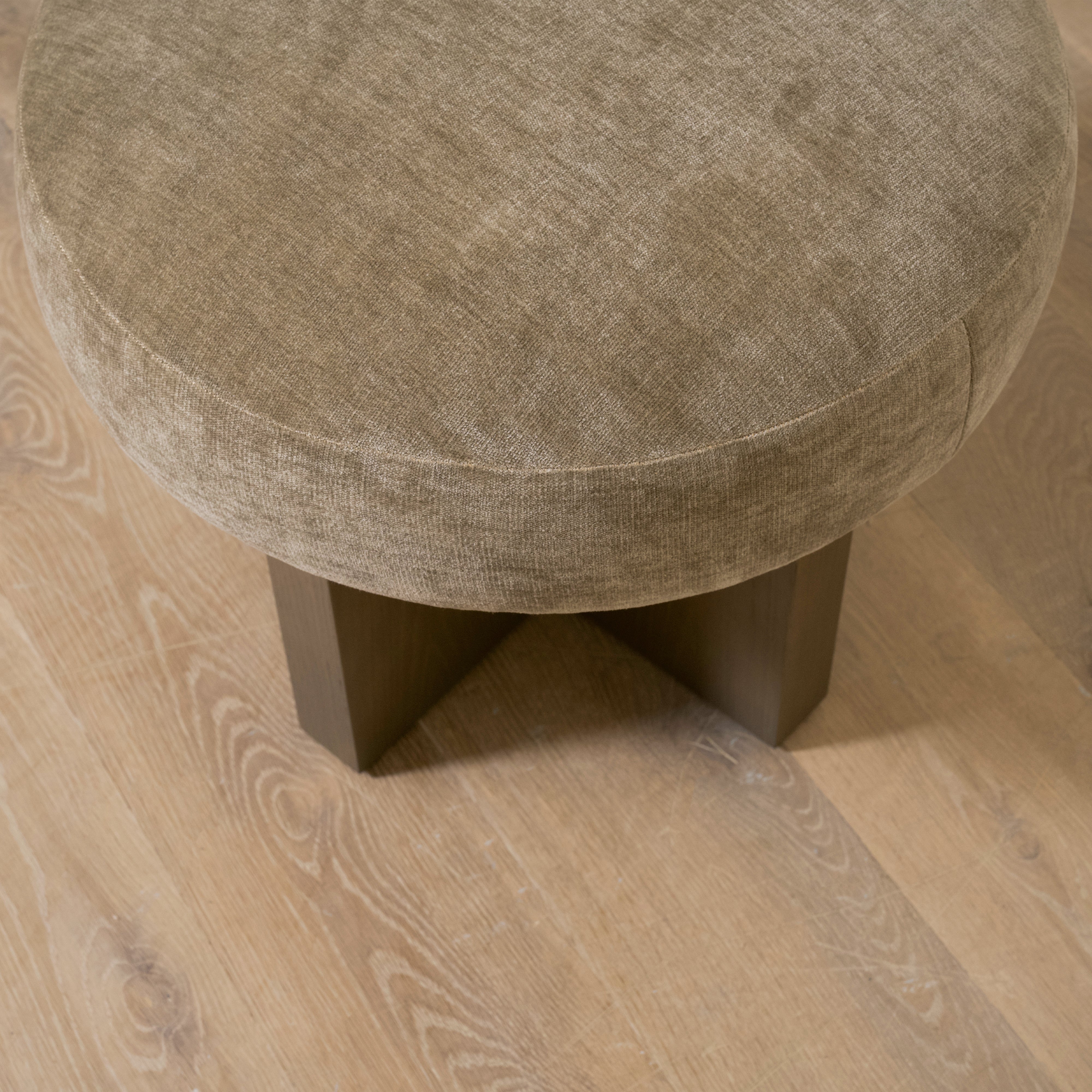 As Shown: 21"Dia x 19"H | Fabric: Canyon Chestnut | Material: Solid & Engineered Oak | Finish: Chestnut