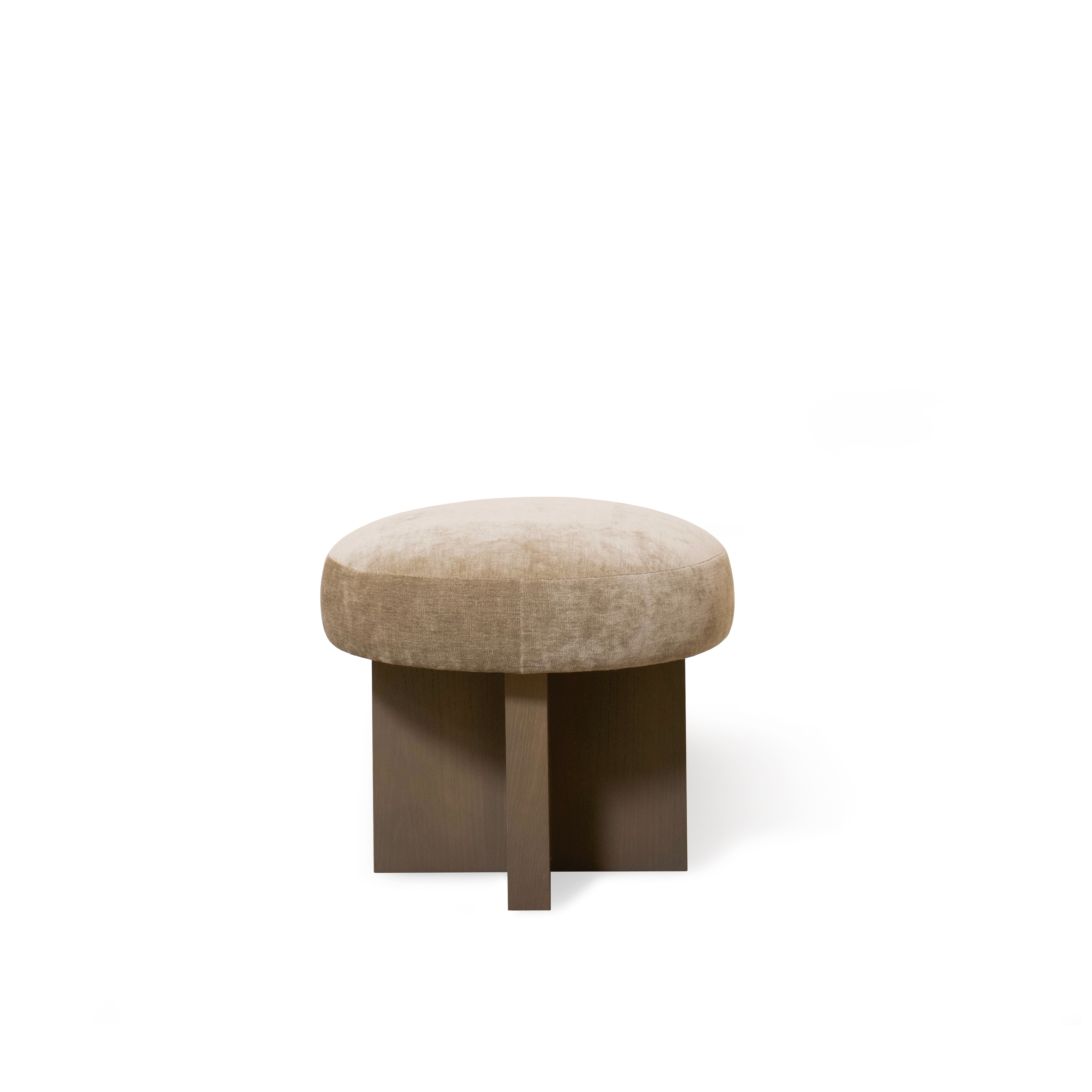 As Shown: 21"Dia x 19"H | Fabric: Canyon Chestnut | Material: Solid & Engineered Oak | Finish: Chestnut