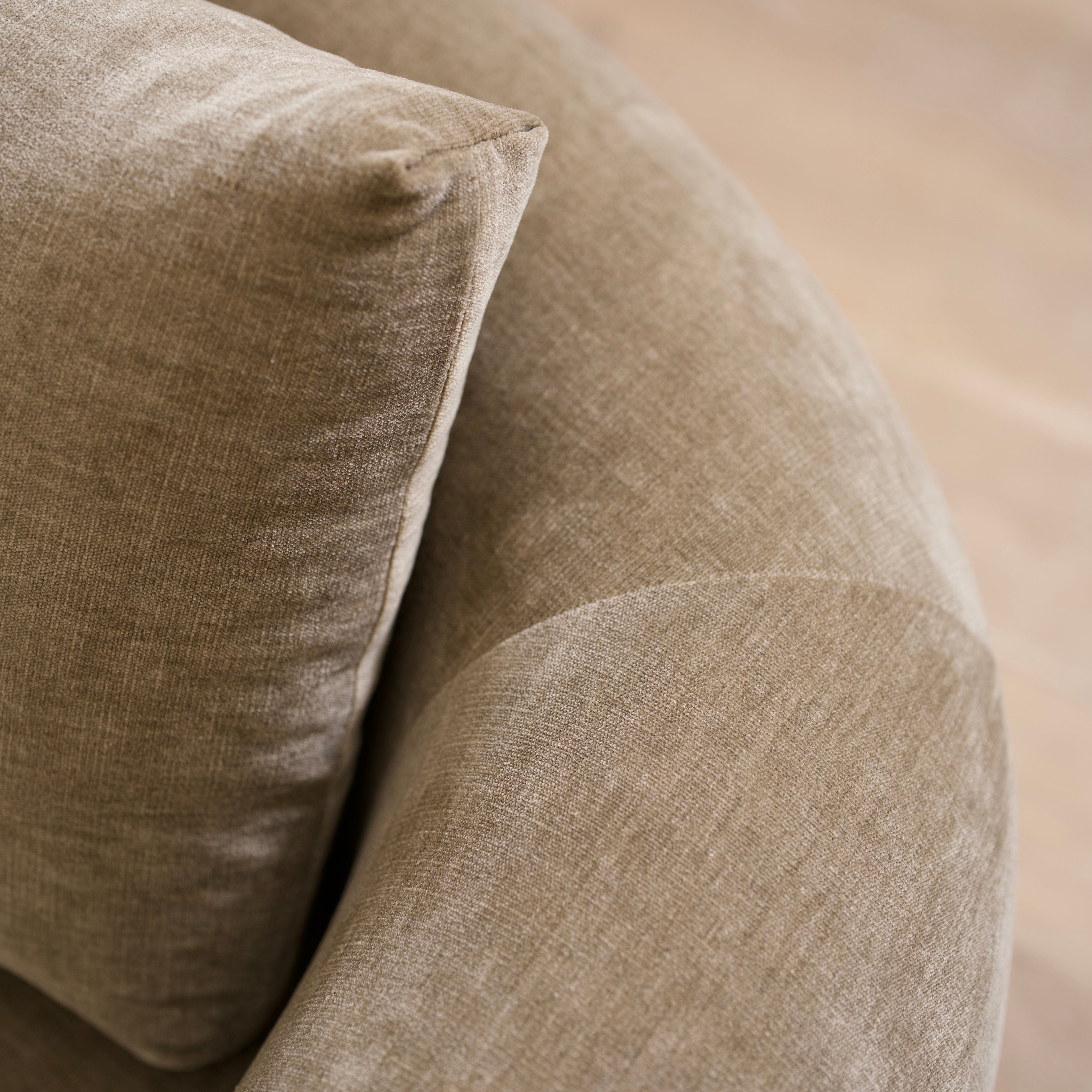 As Shown in Canyon Chestnut