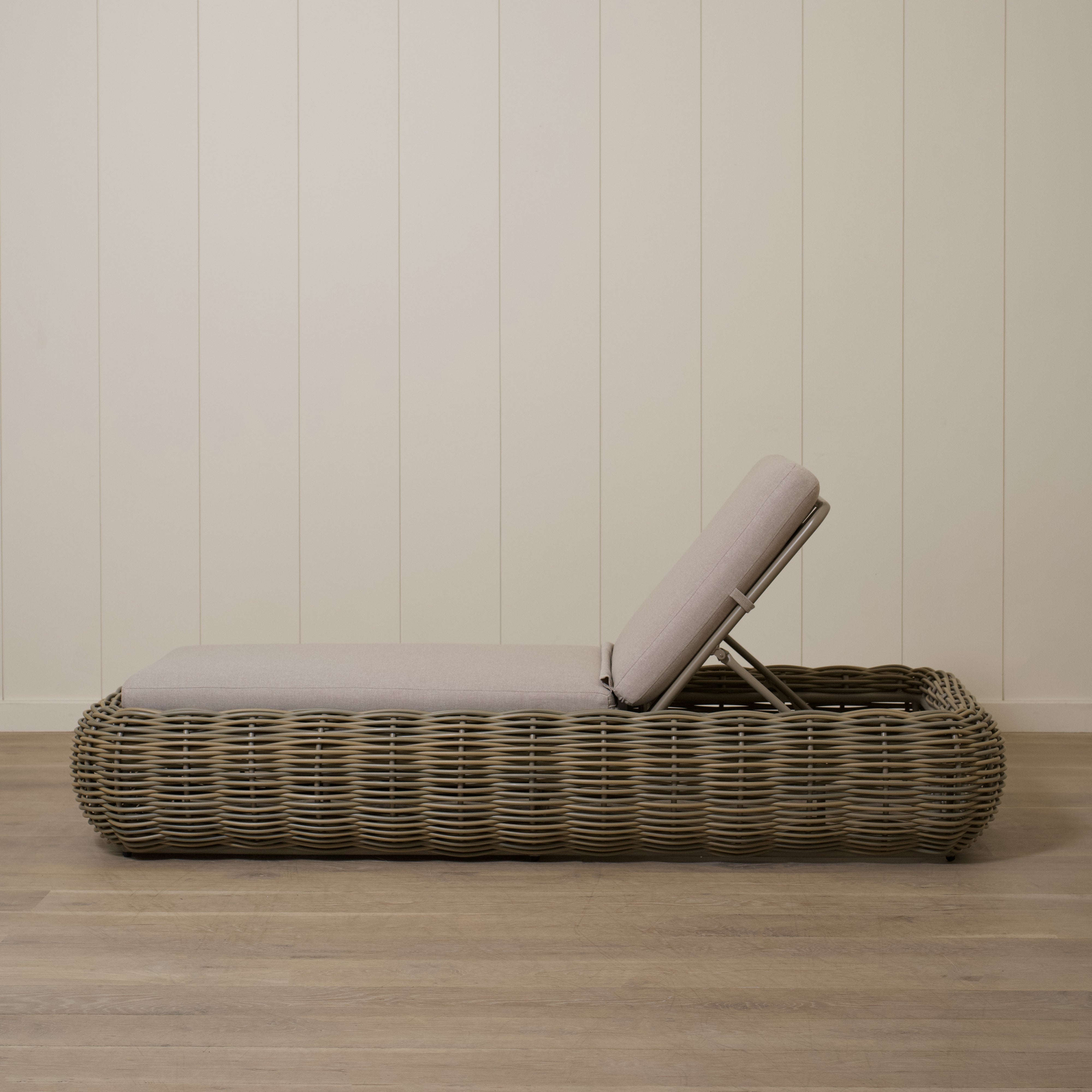 As Shown
Flax, Aluminum/Wicker