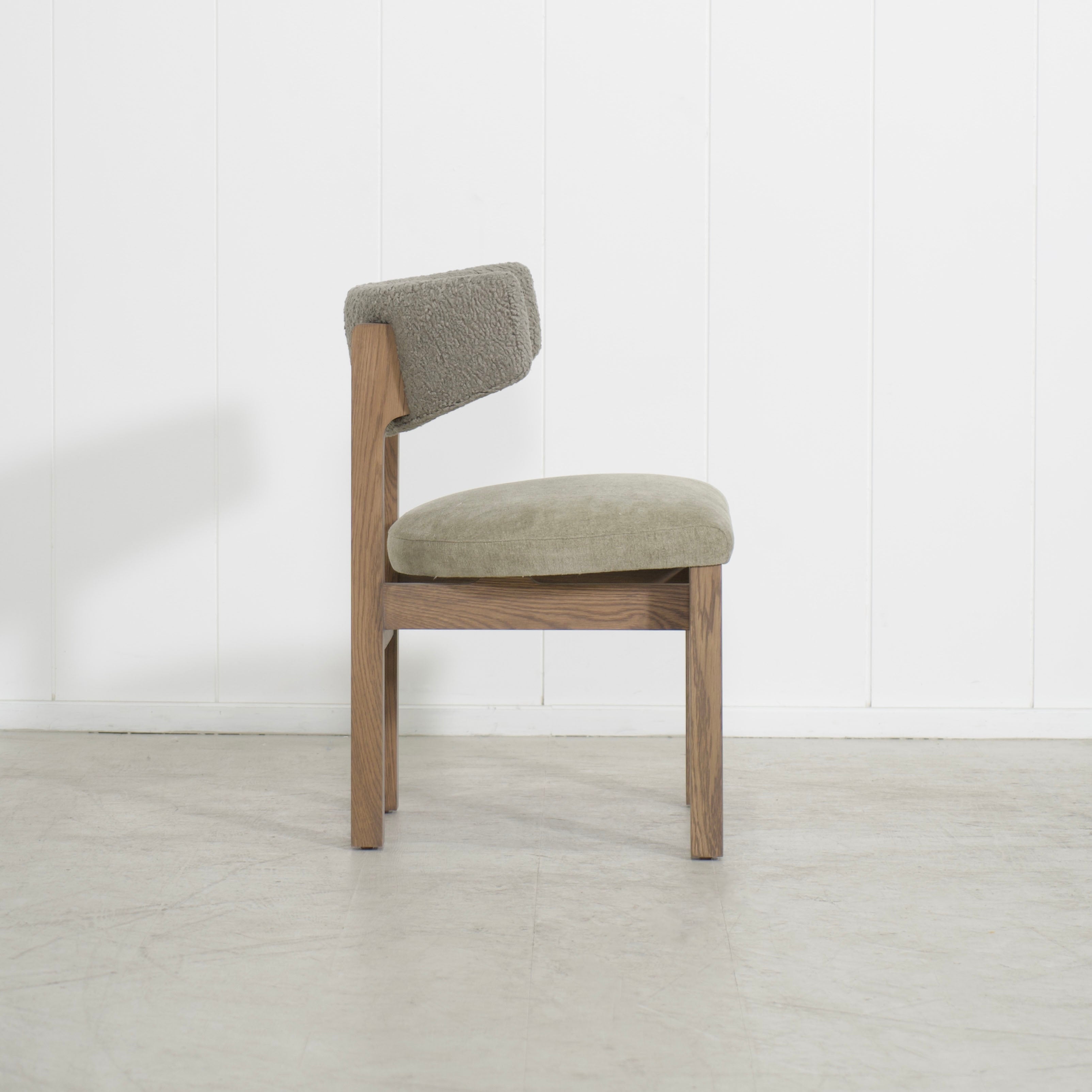 Sheepskin Olive back, Bellamy Moss seat. Cashmere Brown (Discontinued Finish) oak.