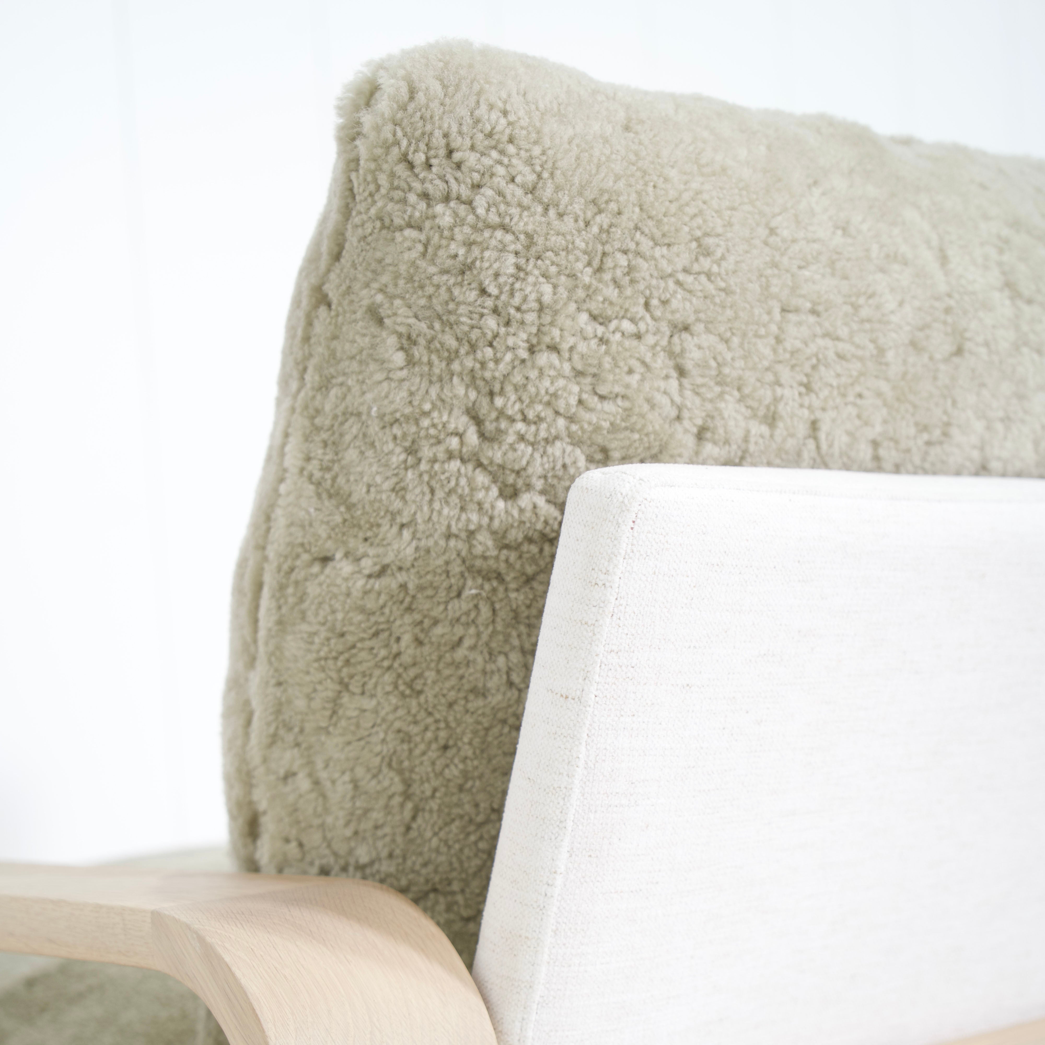 As Shown: in Dusty Beige Shearling, Nora snow frame and Mint White Natural oak.