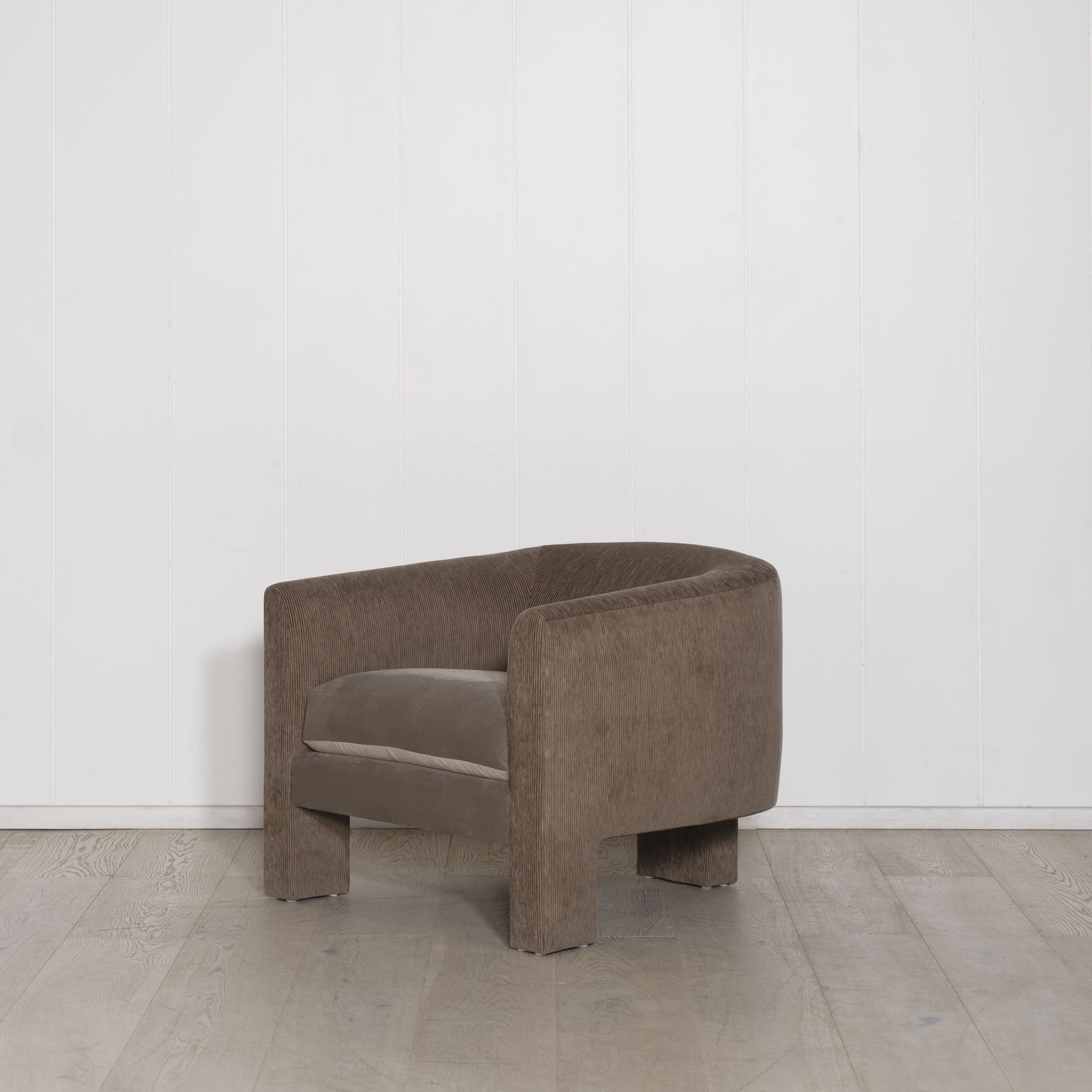 As Shown: in Mila Driftwood and Sky Taupe.Seat height : 19.5"Seat depth : 24"