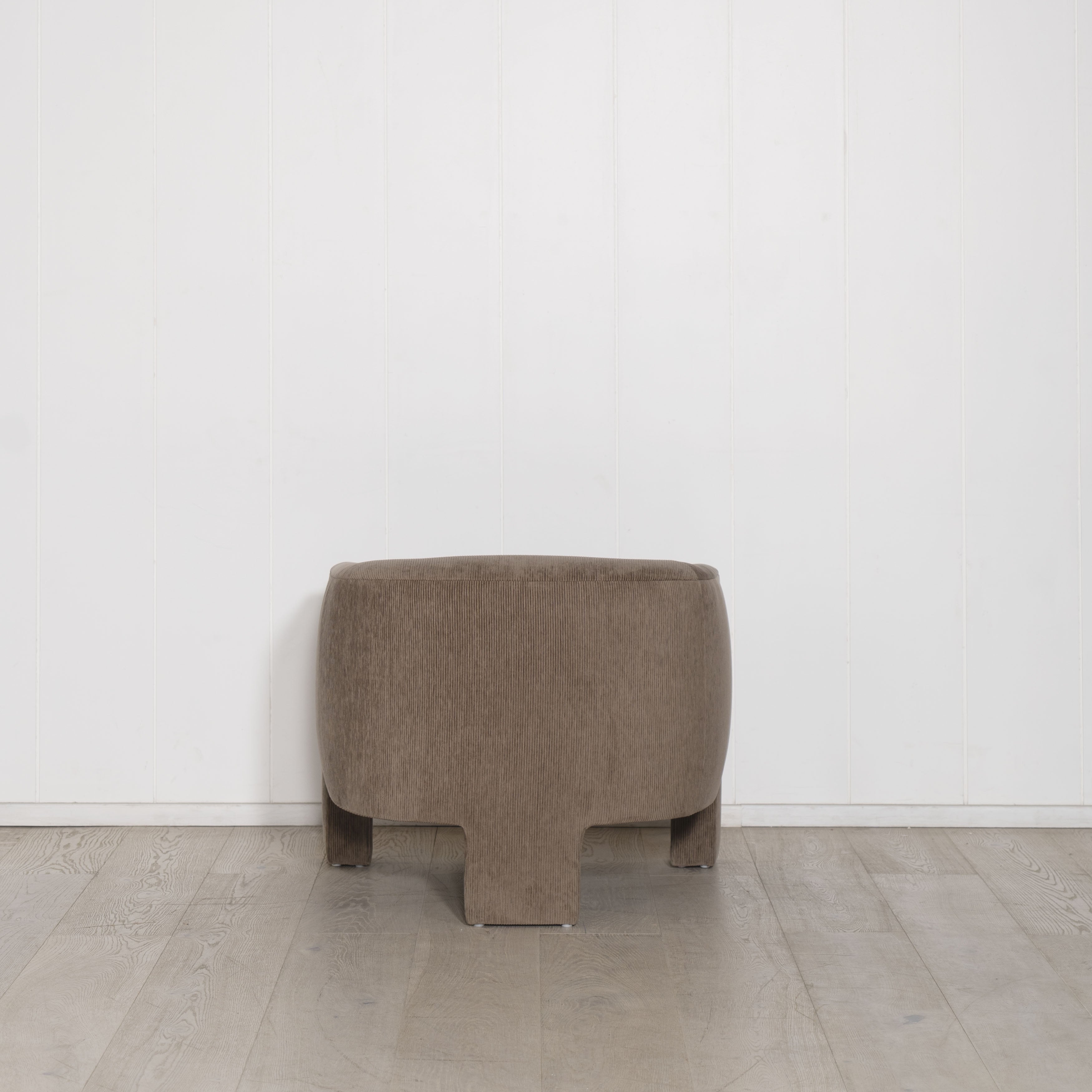 As Shown: in Mila Driftwood and Sky Taupe.Seat height : 19.5"Seat depth : 24"