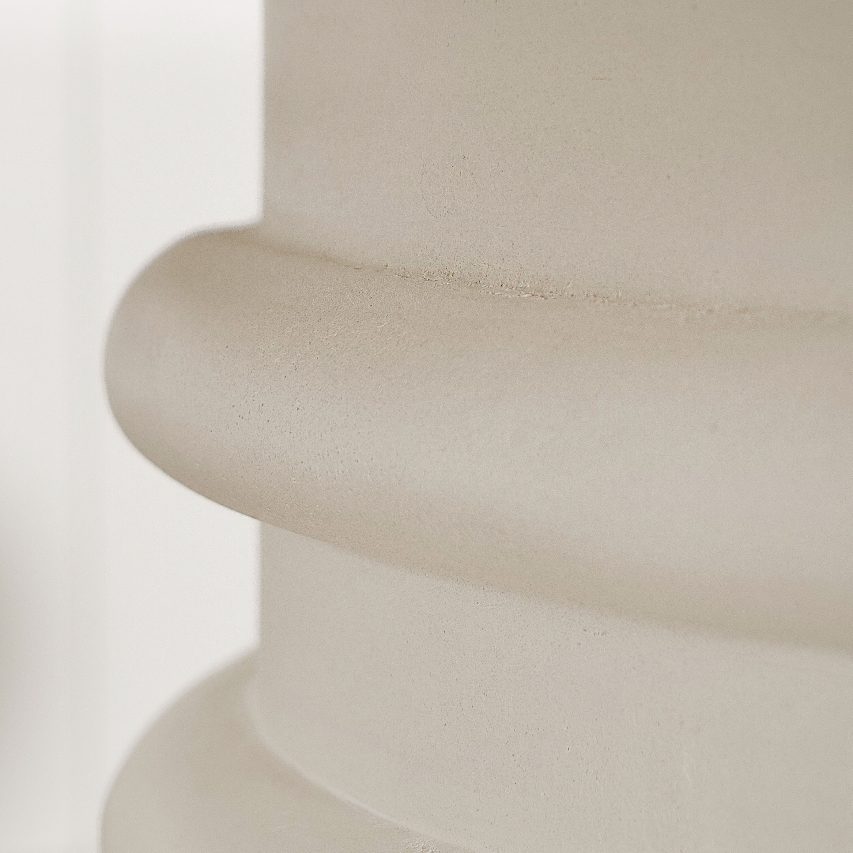 Dimensions: 60"Diam x 30"H | Material: Plaster Limestone | Finish: White