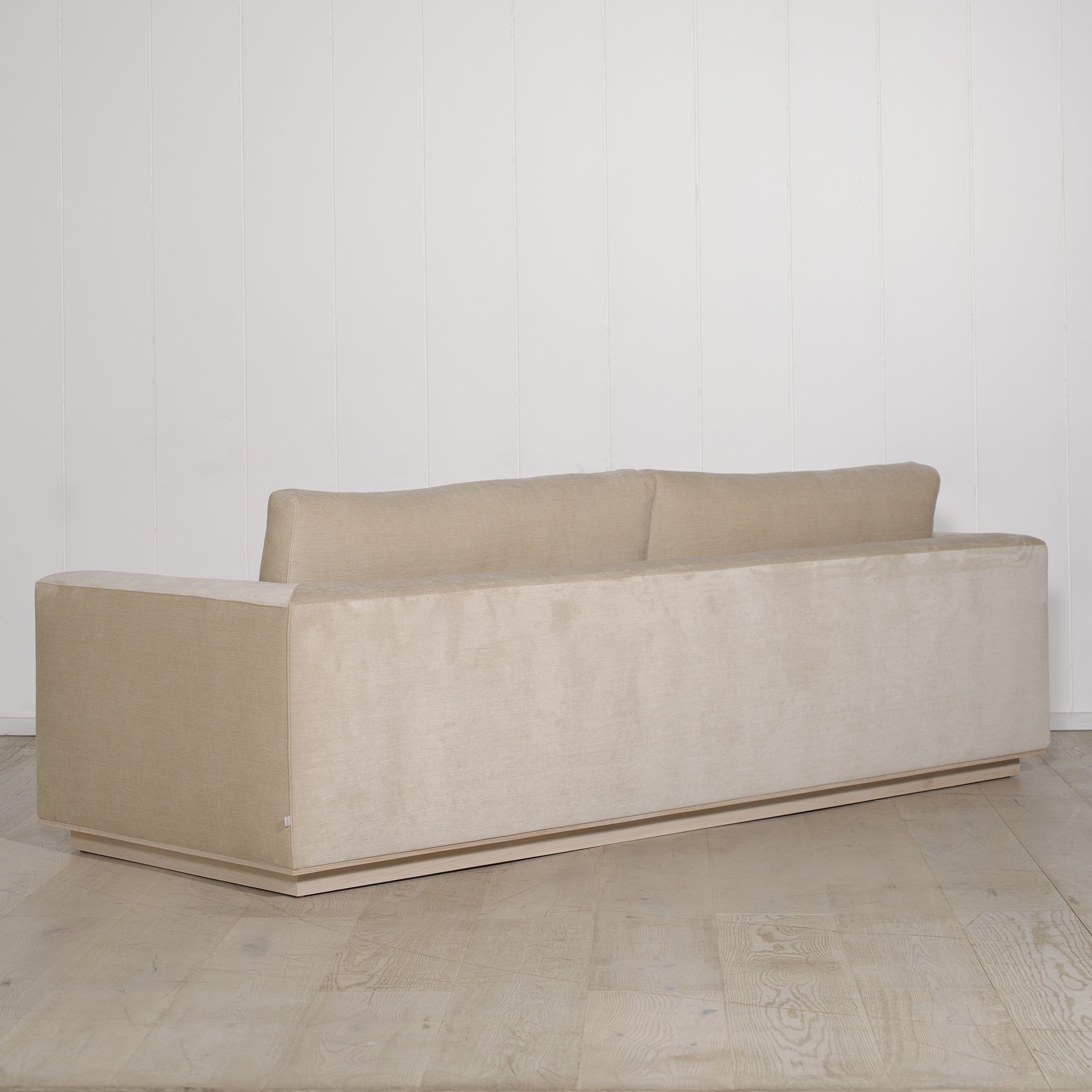 As Shown: Canyon Sand, Base in Mint White Natural