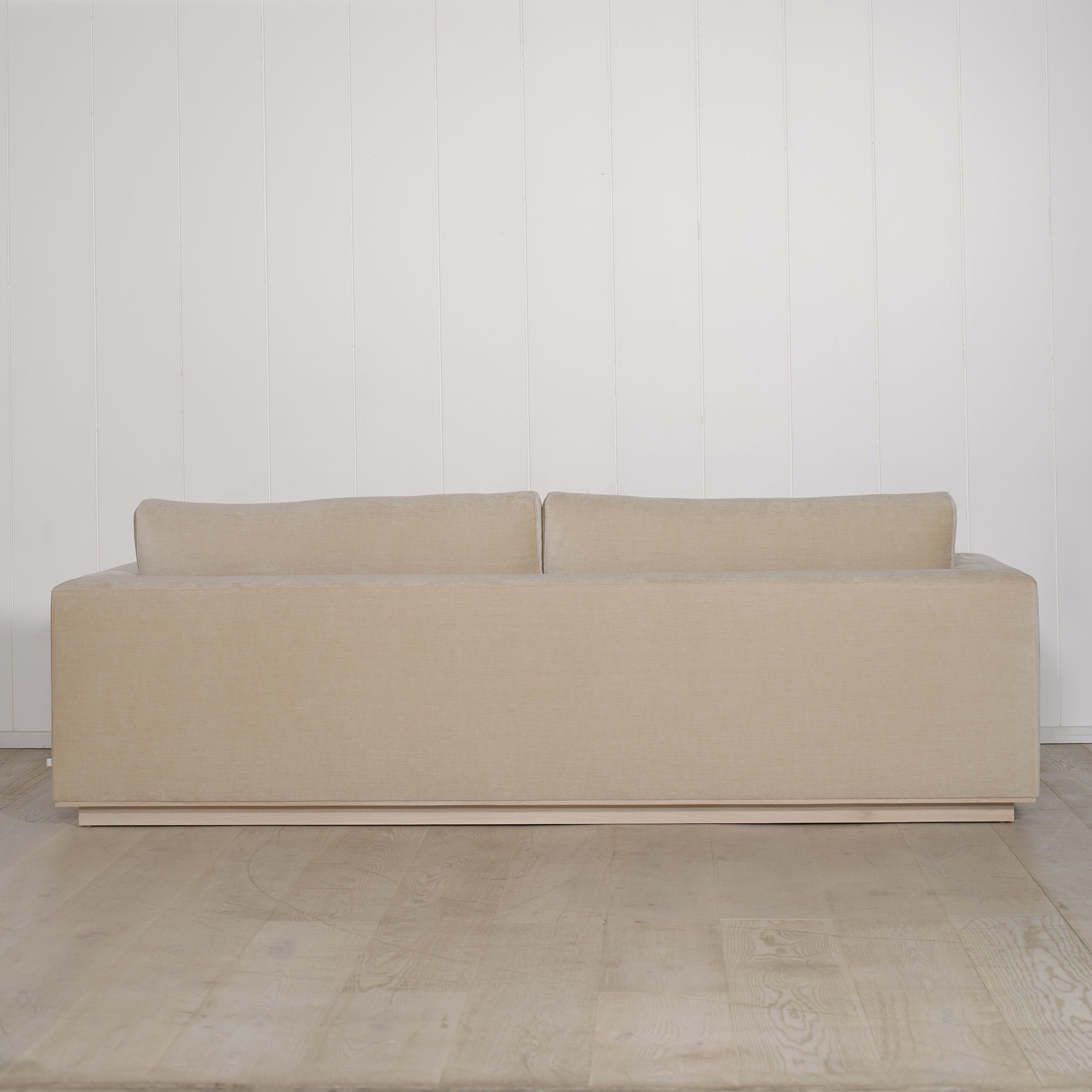 As Shown: Canyon Sand, Base in Mint White Natural