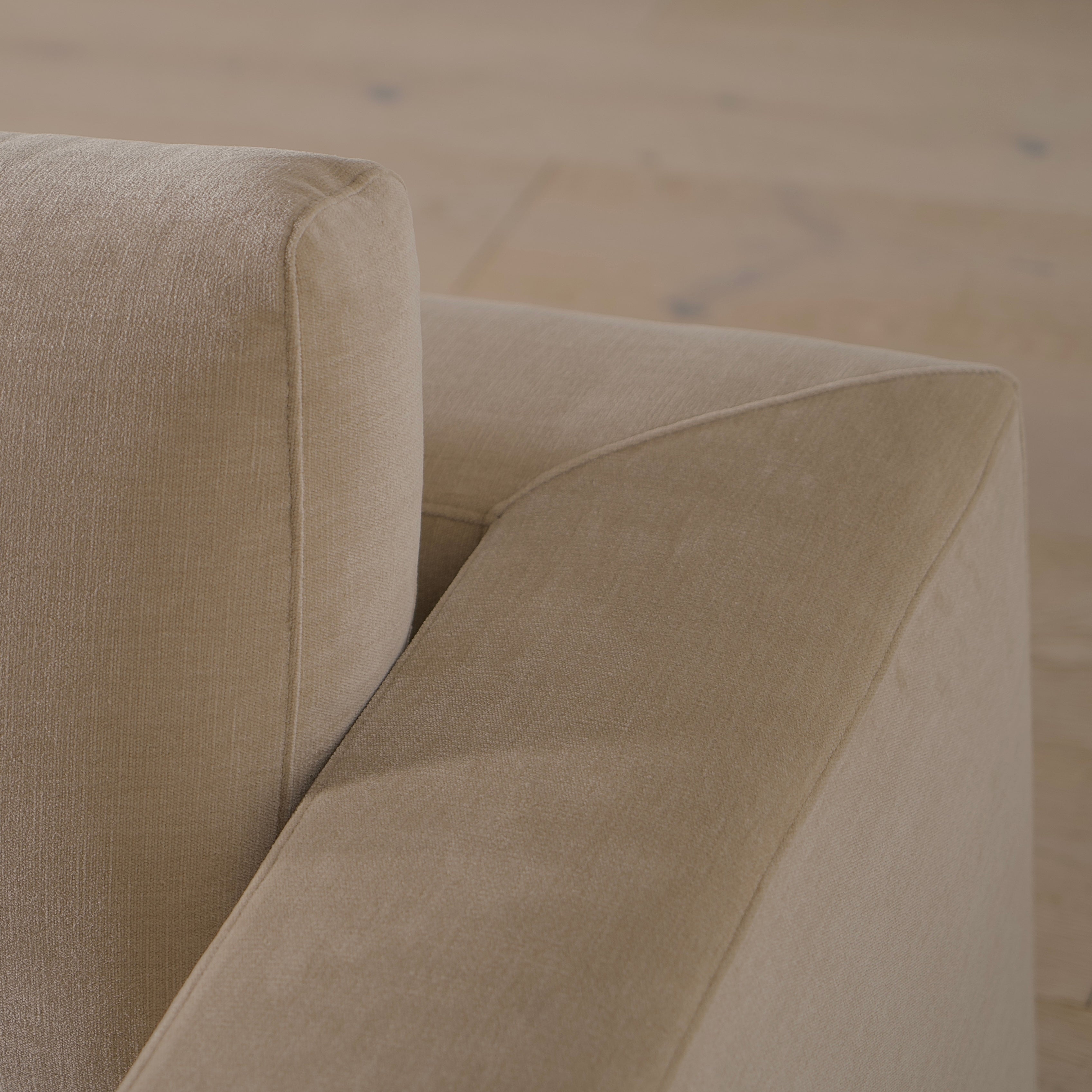 As Shown: Canyon Sand, Base in Mint White Natural