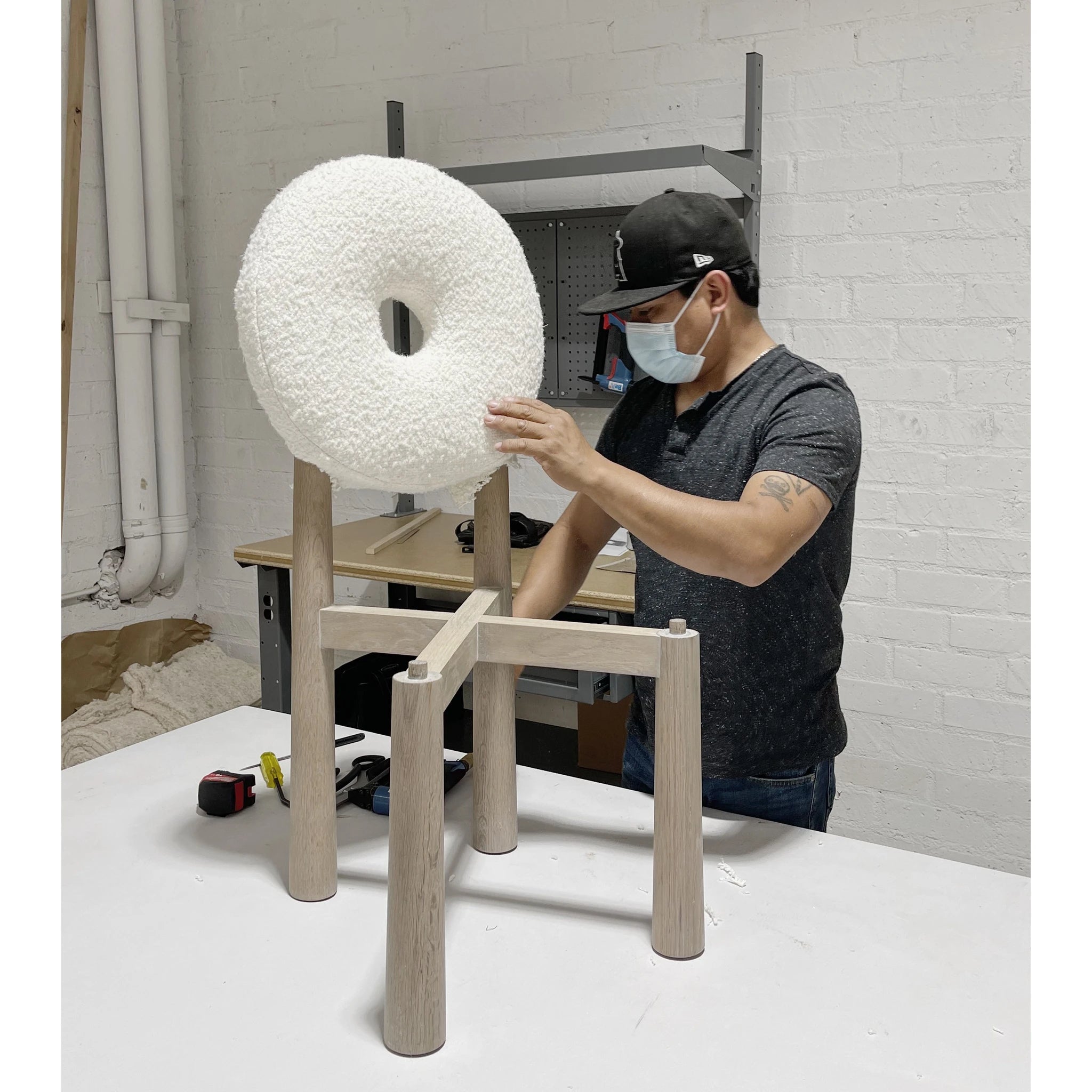 Shown in Berber White. Oak finished in Nordic White / Super White