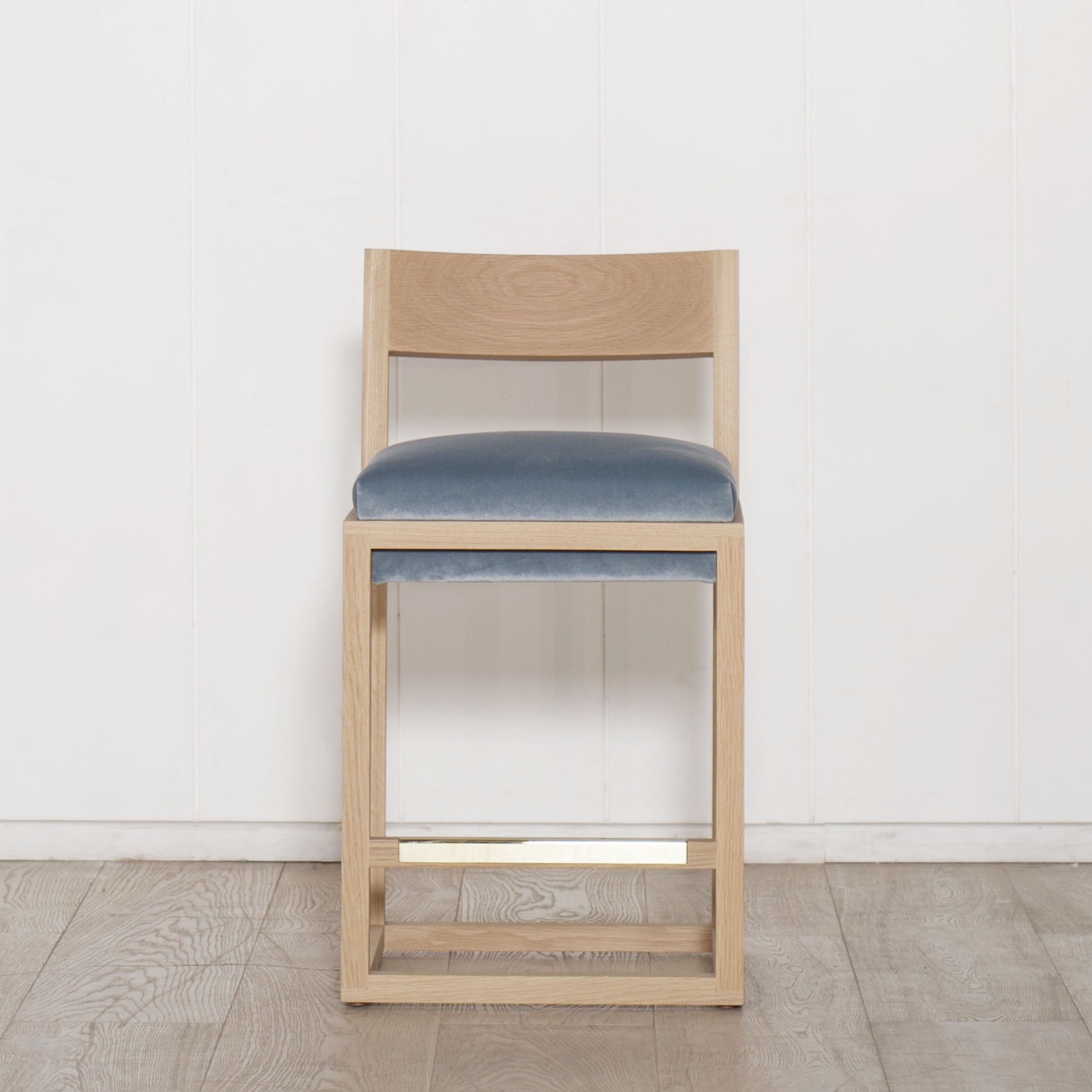 As Shown: Counter height: 18"W x 20"D x 33"H | Fabric: COM Sky Steel | Finish: Natural