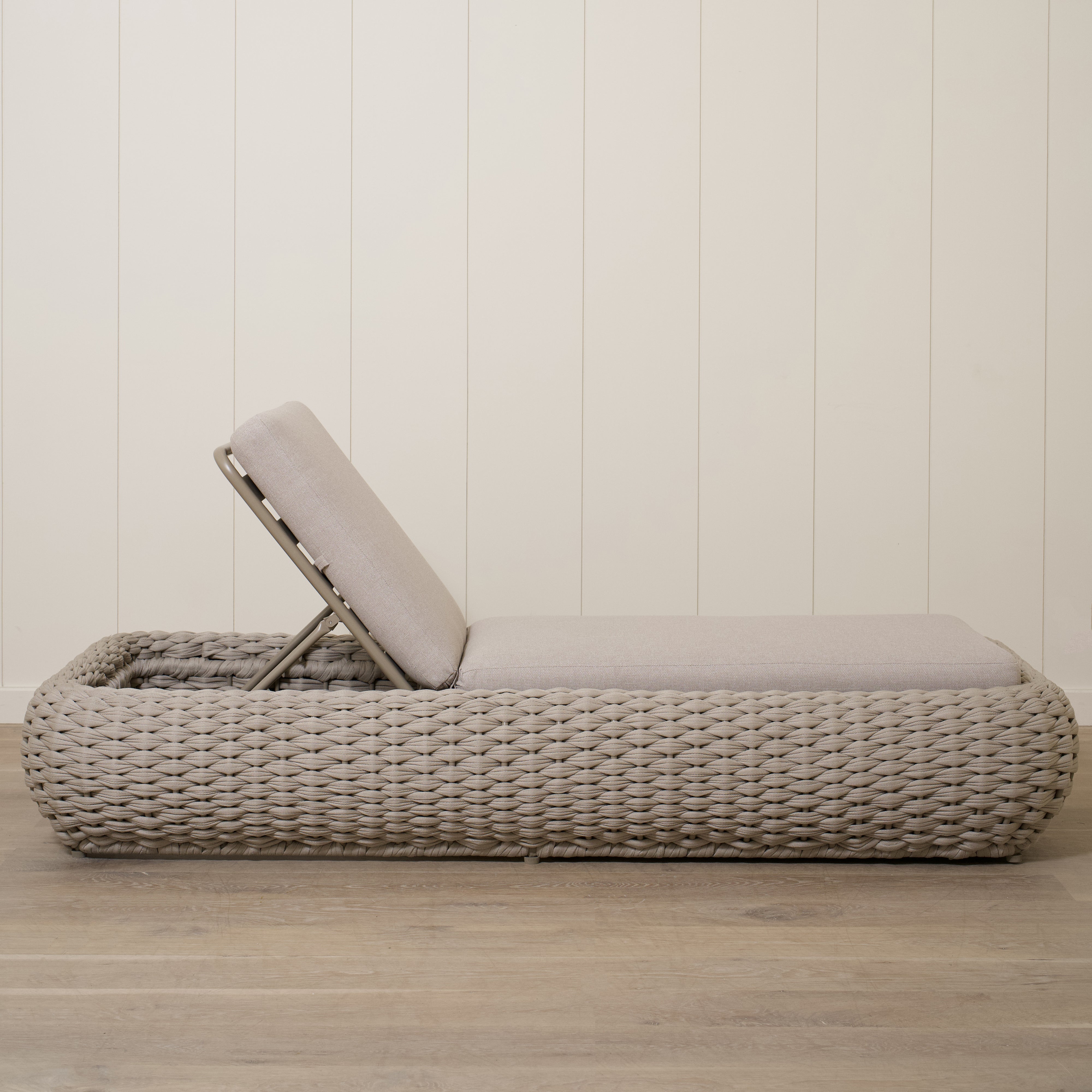 As Shown
Flax, Aluminum/Rope