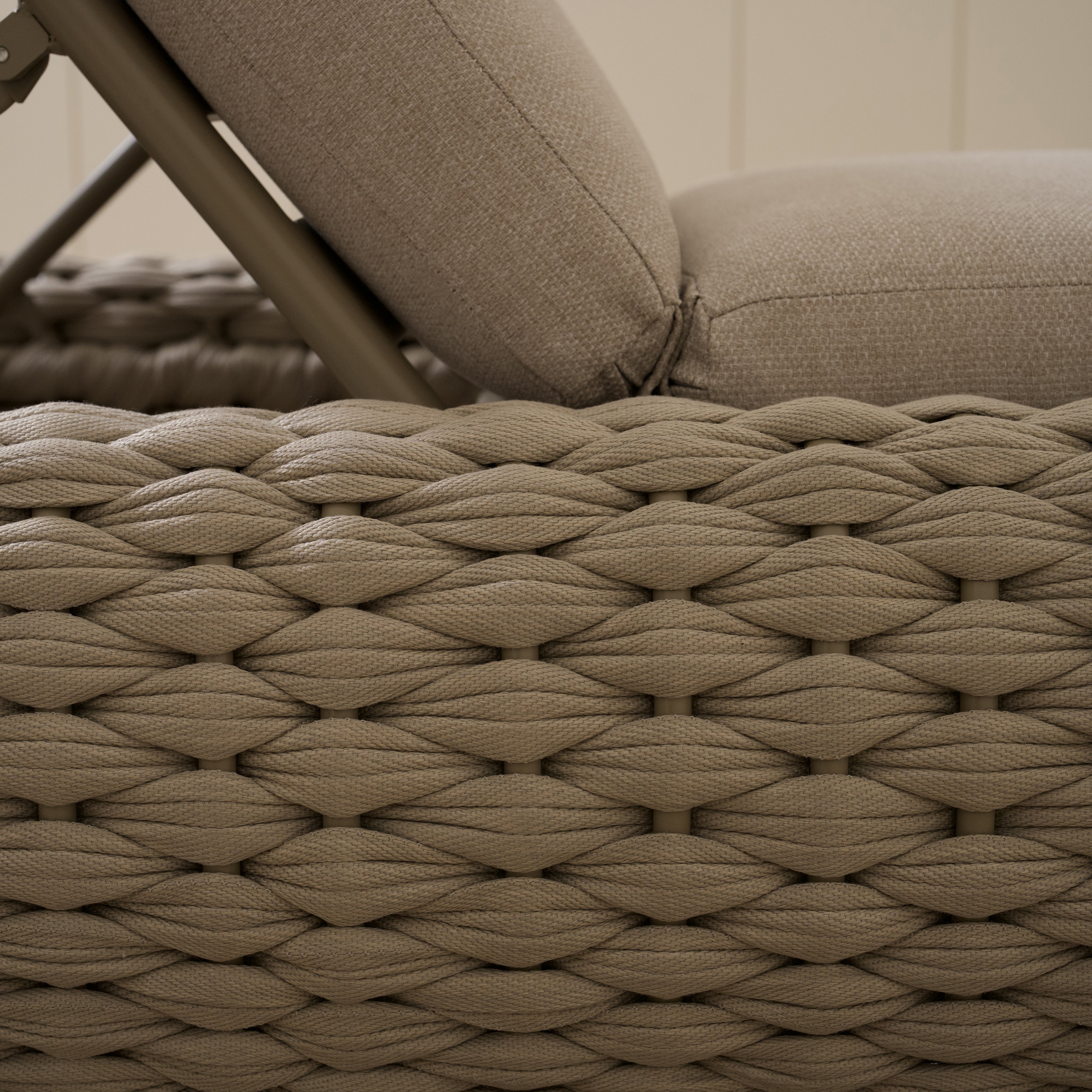 As Shown
Flax, Aluminum/Rope