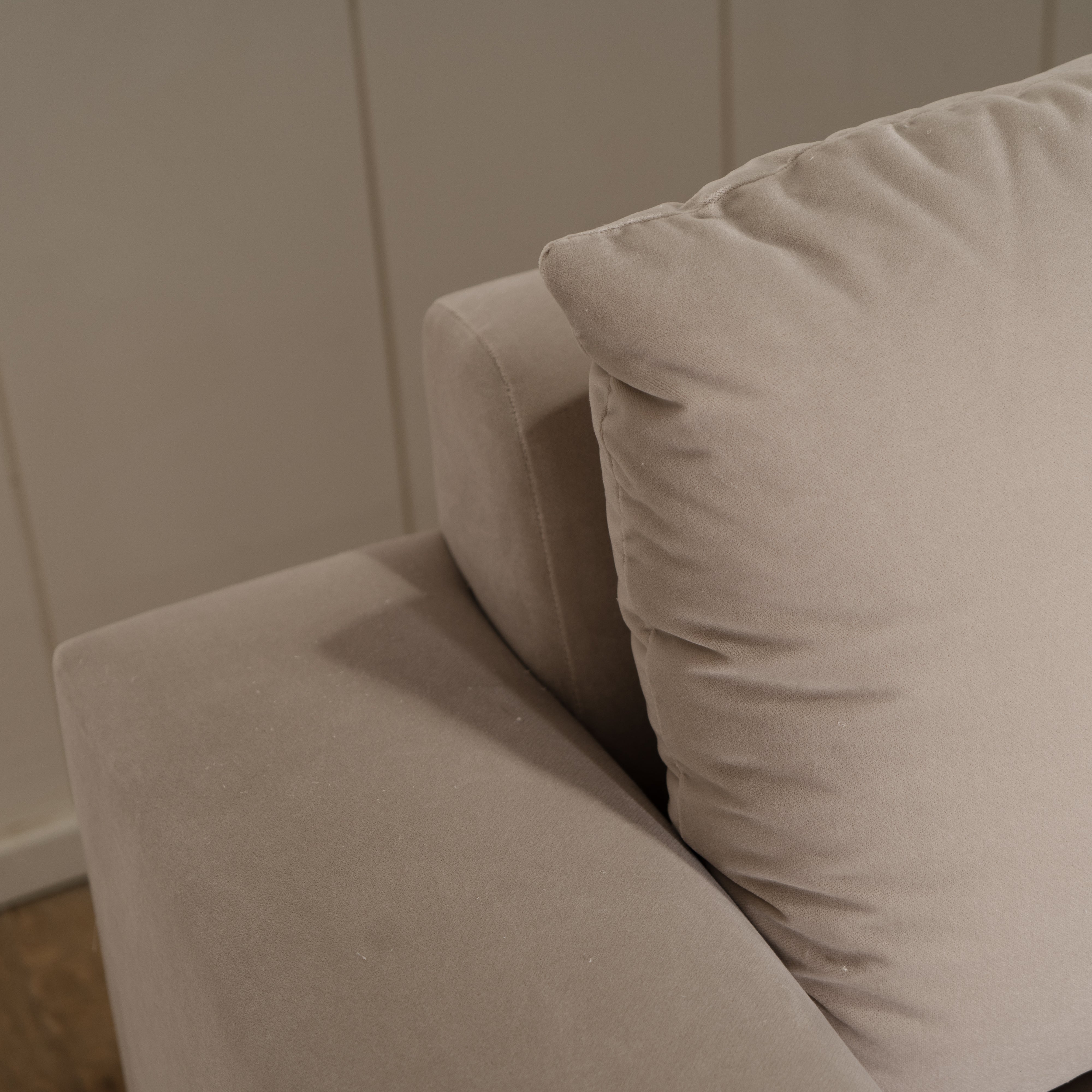 As Shown: in Sky Flax, Mint White Natural finish.