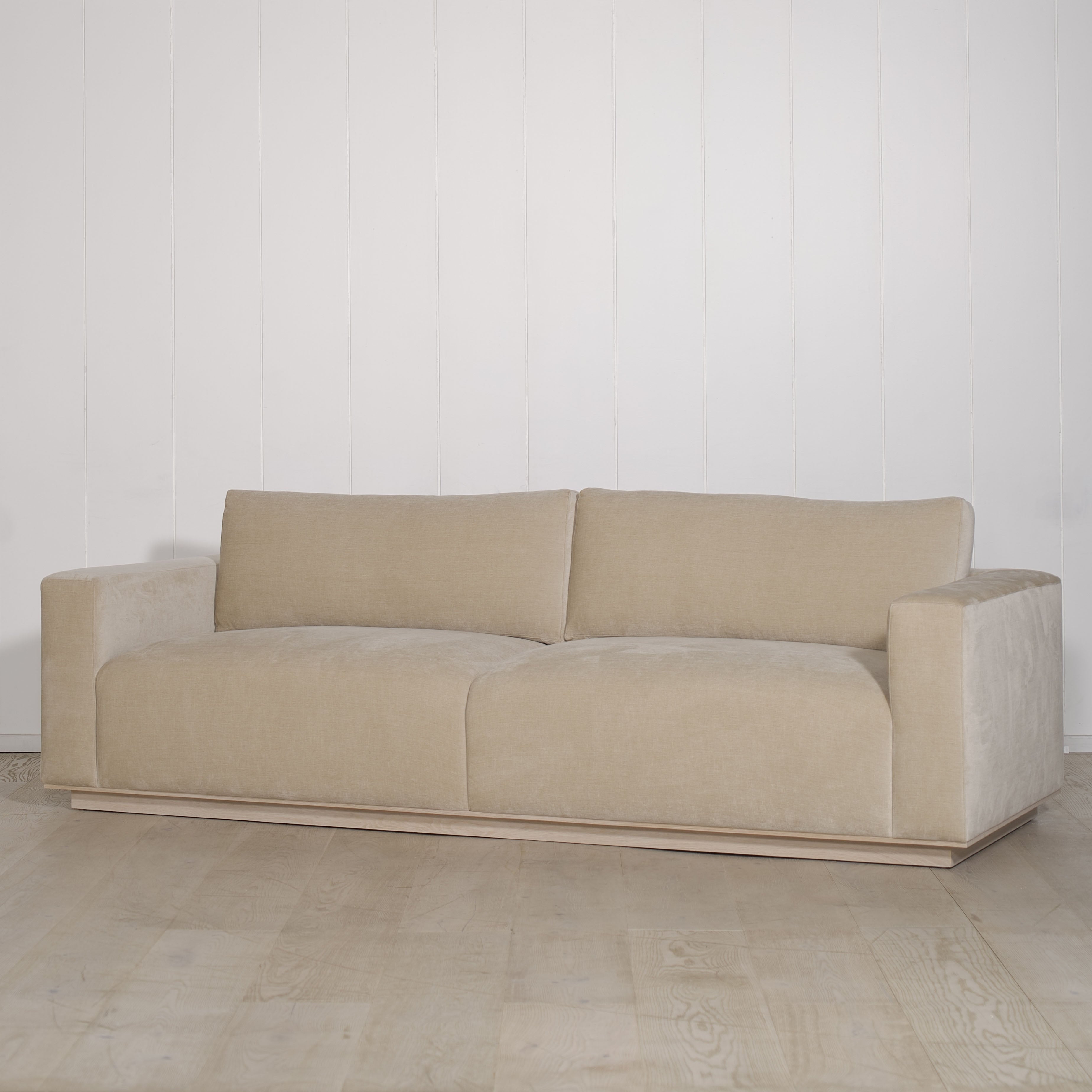 As Shown: Canyon Sand, Base in Mint White Natural