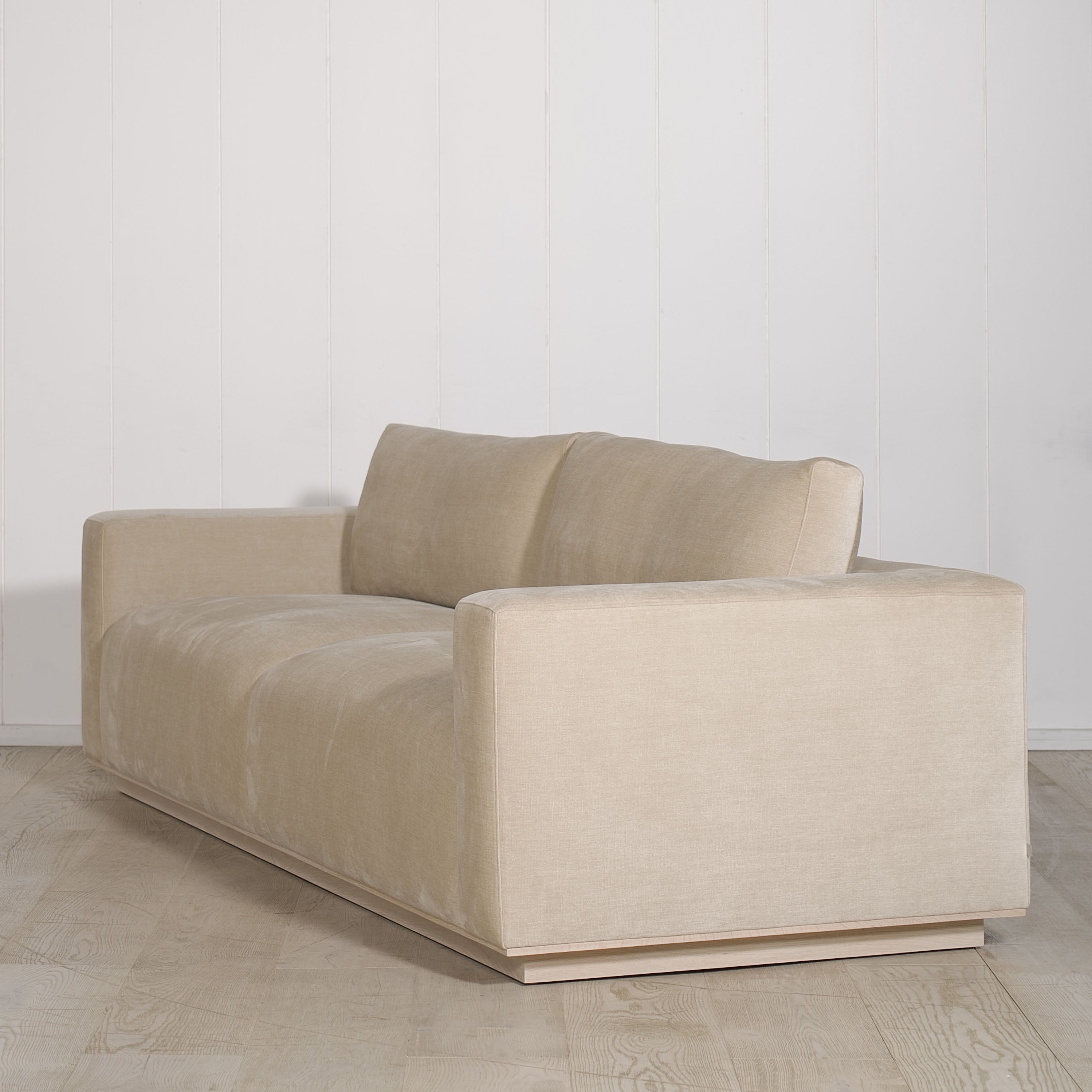 As Shown: Canyon Sand, Base in Mint White Natural
