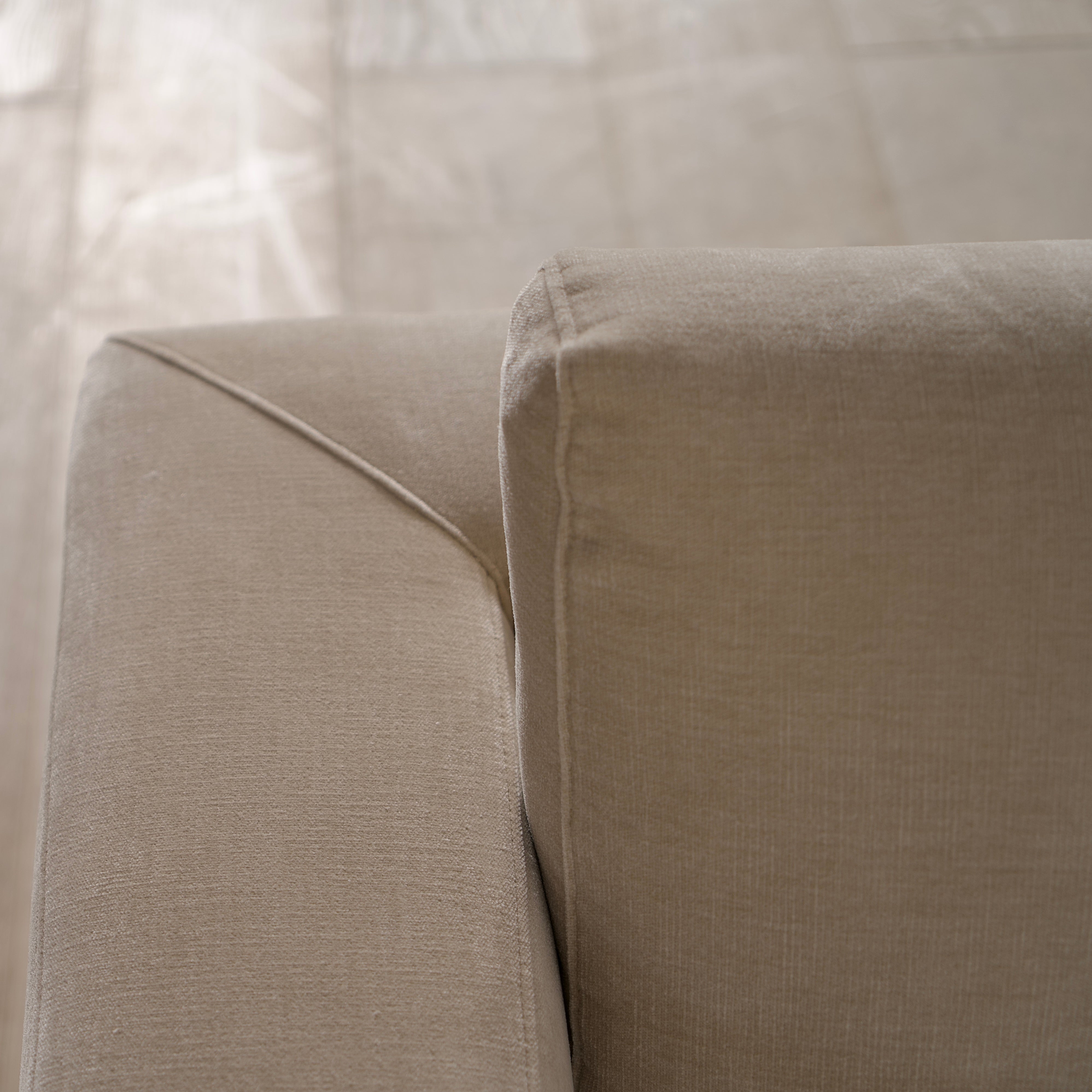 As Shown: Canyon Sand, Base in Mint White Natural
